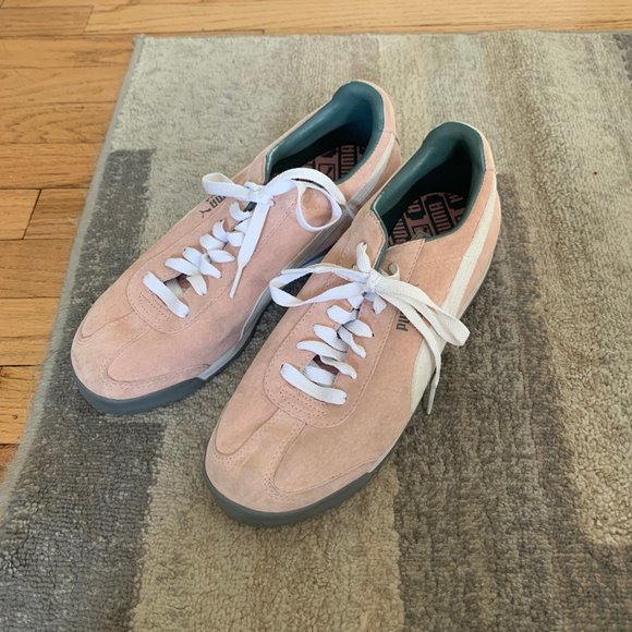 Pink Puma Roma Sneakers and Trainers - Size 9 - Used in great condition - Picture 6 of 6